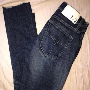 Jeans - Jättefina Tiger of Sweden jeans Storlek: 25/30 motsvarande Xs  Mitt pris: 150kr Original pris: 899kr  Kan mötas upp någonstans i Stockholm eller också frakta (men frakt pris tillkommer då)