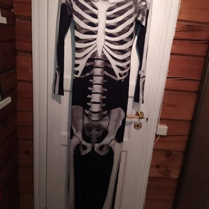 KILLSTAR långklänning S - I superfint skick! Strl S. Djur och rökfritt hem. Samfraktar gärna, kika in mina övriga annonser!