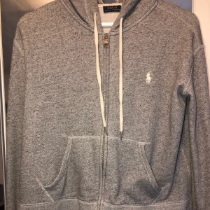 ÄKTA Ralph Lauren kofta - Storlek Xs, använd 1-2 gånger, inget fel, säljer pga att den inte kommer till användning :)