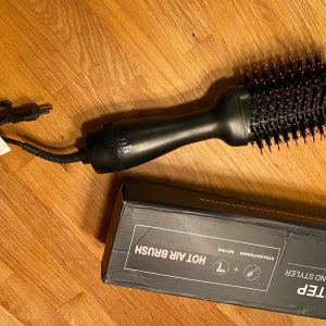Värmeborste hår styling  - Oanvänd värmeborste topp skick säljer på grund av jag har fått en ny 