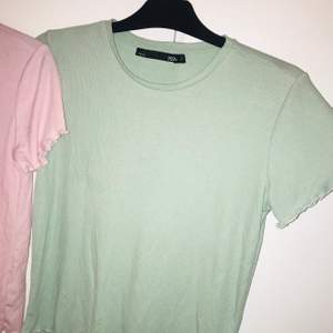 Mintgrön ribbad pastell T-shirt från L157 i storlek L, 62kr inkl frakten. 