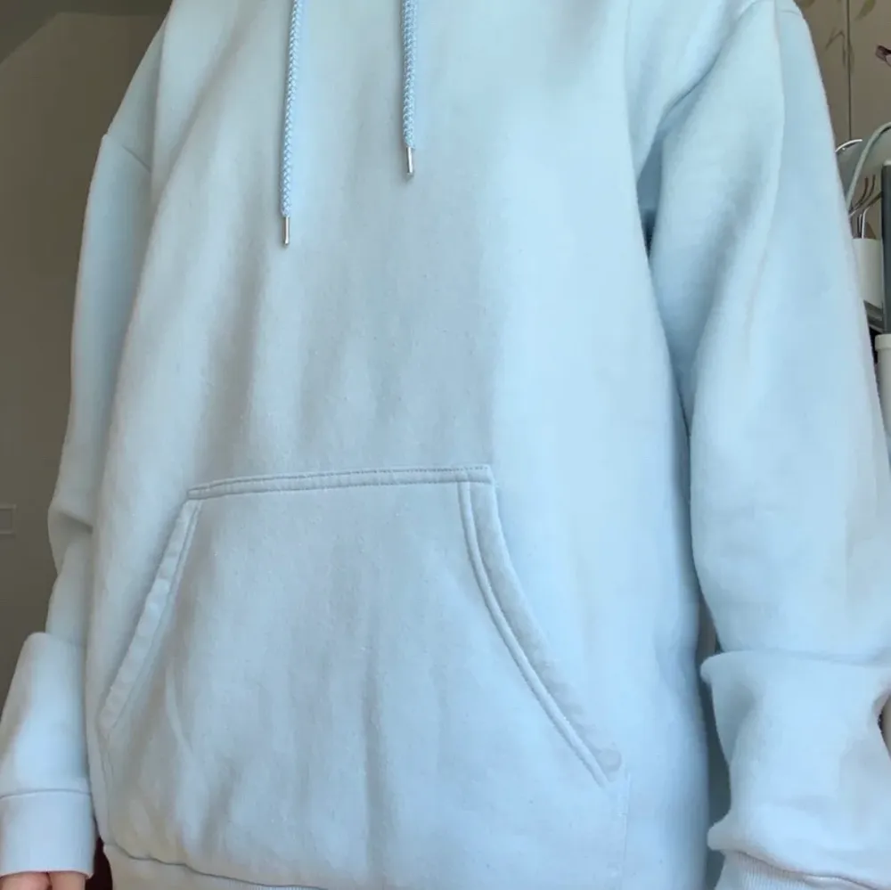 Jätte fin hoddie, i jätte bra skick. Säljs för att den inte kommer till användning.. Hoodies.