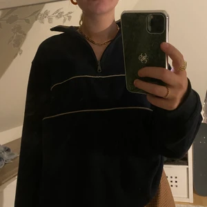 Sweatshirt  - Säljer denna använd fåtal gånger