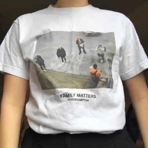 Brockhampton merch i nyskick! - Official Brockhampton merch med tryck på både fram och baksida! Superfin och använd endast ett fram gånger. Priset kan diskuteras!