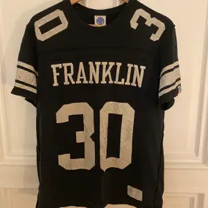 Vintage Franklin Marshall T-Shirt. I storlek M. Oversized i passform. 