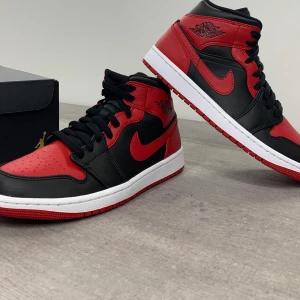 Nike - Nike air Jordan 1 mids. Buda!!