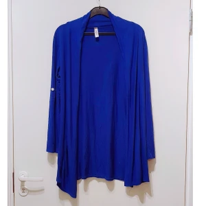 Kofta / tröja - Fin och skön kofta i klarblå