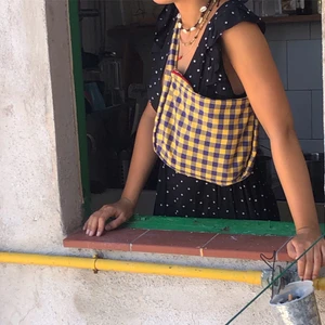 VOLANG KLÄNNING - Skriv gärna för bättre och fler bilder! Inga defekter! 