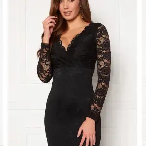 Frakt ingår i priset❗️ Bubbleroom svart spetsklänning ”Martha Lace Dress Black” storlek M🍷 Originalpris 399kr