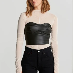 Skin topp - Från Gina, lappen kvar, bara testad. 150+frakt