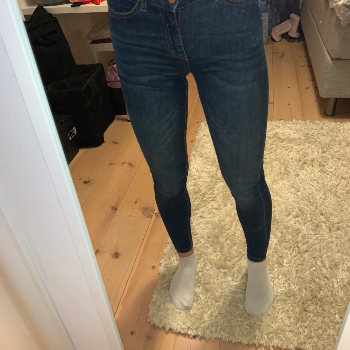 Snygga mörkblå jeans 