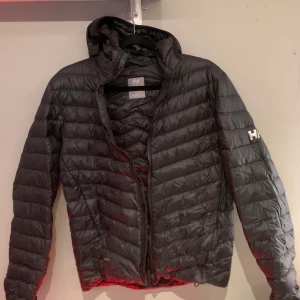 Helly Hansen jacka - Svart Helly Hansen jacka, herrmodell