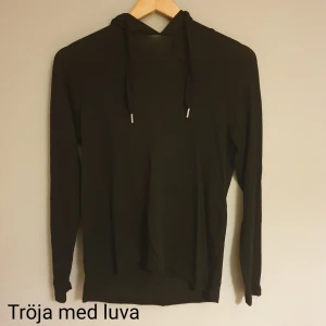 Tröja - Tunn långärmad tröja I nyskick, använd 1 eller 2gånger. Nypris 300-350kr