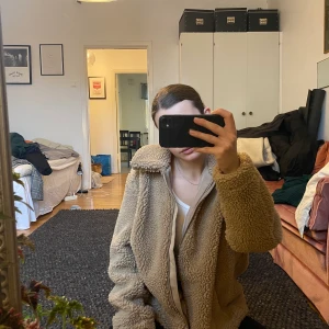 Teddy jacka - KNAPPT använd jacka! Varm och mysig 🤎 