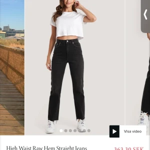 Svarta nakd jeans - Säljer mina slutsålda svarta high waist jeans från nakd, dessa är i storlek 36 💕 säljer pga att dom är försmå för mig, jag kan mötas upp i norrköping eller frakta(köparen står för frakt) 