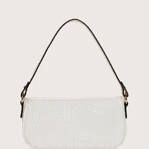 Vit baguettväska - Vit jättesnygg baguett/axelväska💕skriv gärna om du har frågor