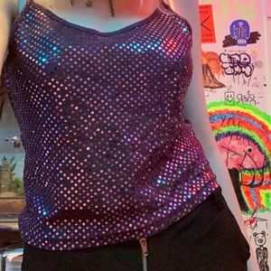 Glittrigt linne  - Ett y2k linne som är superfint. Köpt från humana.