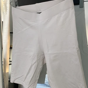 Cykelbyxor XS - Jag vet dom borde har strykts..:/ men dom funkar bra ändå🥳 från Gina, köpt i sommras. 55kr med frakt storlek: XS