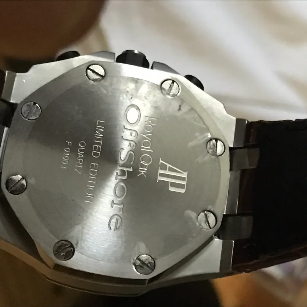 Jag har klocka Audemars piquet Limited Edition helt nya oanvänd mycket bra klocka . Accessoarer.