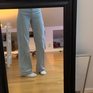 Blå Wide leg jeans - Nästan oanvända wide leg jeans från Junkyard. Storlek 25 💕💕💕