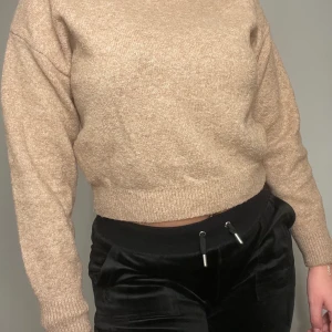 Stickad tröja - Två stickade tröjor som både är bekväma och har bra passform. En för 50kr st eller båda för 100kr 