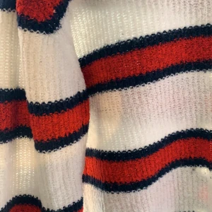 Hoddie - Säljer denna tröjan från H&M som inte används längre. 💖