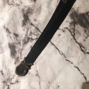 Calvin klein bälte  - Strl 85cm köpt på nelly.com orginal pris 800kr säljer pågrund av att de aldrig används pris kan diskuteras!