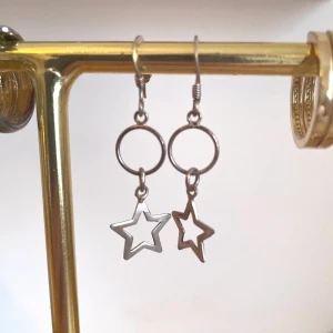 Örhängen - Köparen står för frakt😊