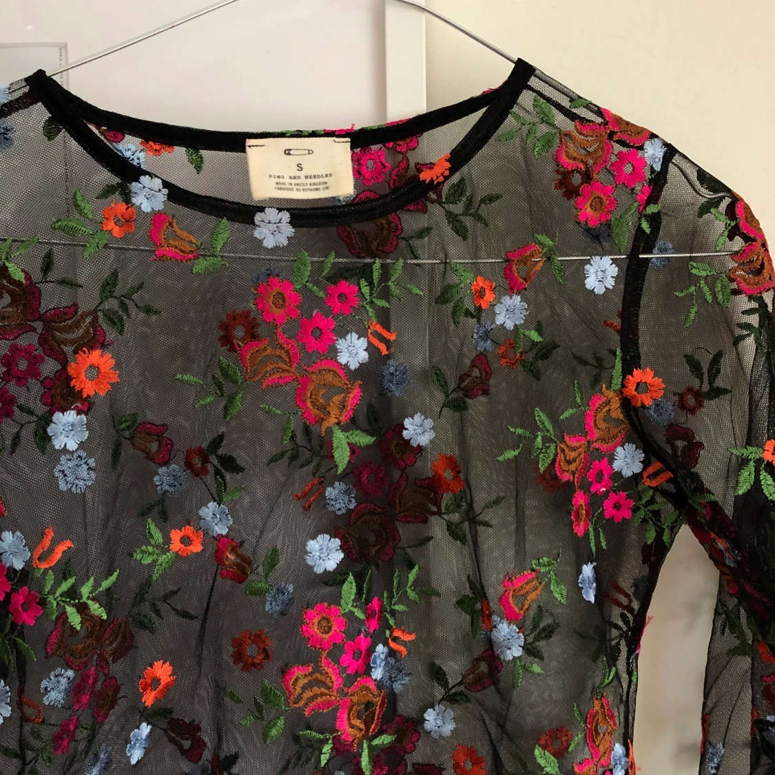 UO mesh/nättröja med brodyr - 90