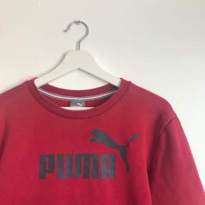 superskön tröja från Puma 🖖 hyfsat mycket använd, men fortfarande gott skick! kan mötas upp i Lund, annars tillkommer frakt! 