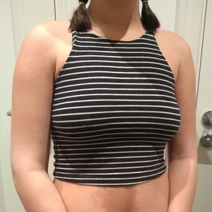 Randig crop top  - Urgulligt croppat linne som jag har älskat men inte använt på ett tag.