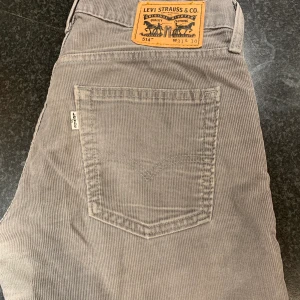 Vintage Levi’s Manchester  - Köpta vintage. Storlek 31 men väldigt små i storleken så skulle säga en 26/27  Manchester. Skitsnygga! 