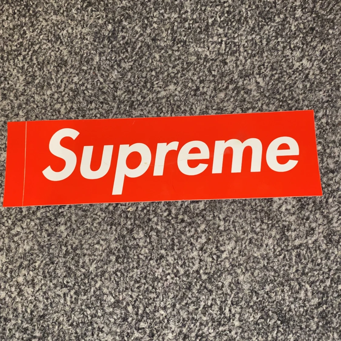 Suprime klistermärken 