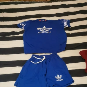 Adidas - Adidas sett! Storlek large tror jag det är. 