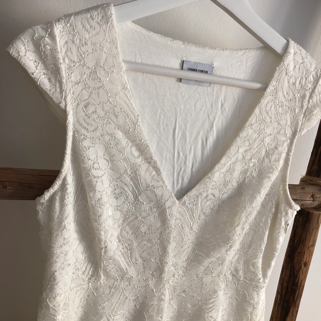Vit spetsklänning 