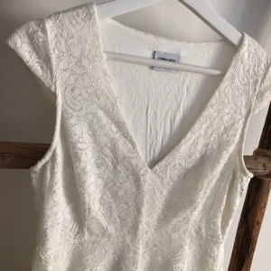 Vit spetsklänning  - Helt ny 🙂