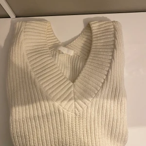 Stickad väst - Aldrig använd 