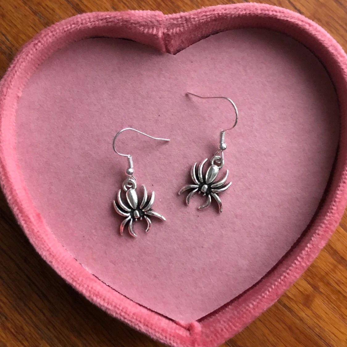 Spindel örhängen 🕷