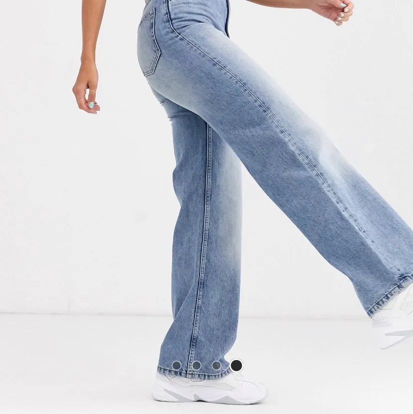 Säljer mina älskade vida jeans 