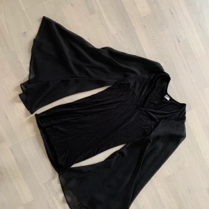 Svart klänning strl M - Gina Tricot