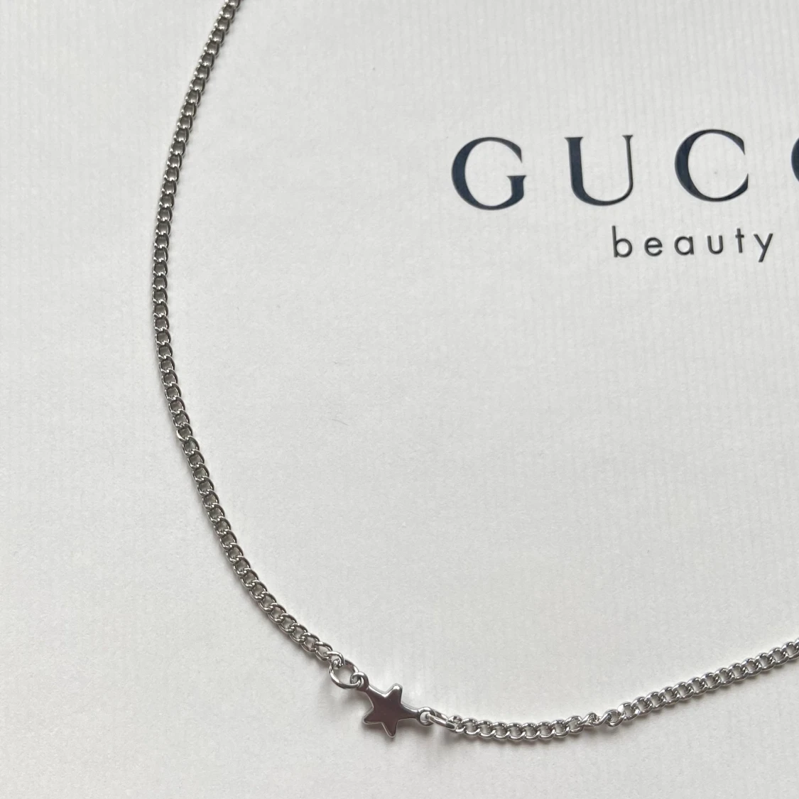 Halsband med stjärna