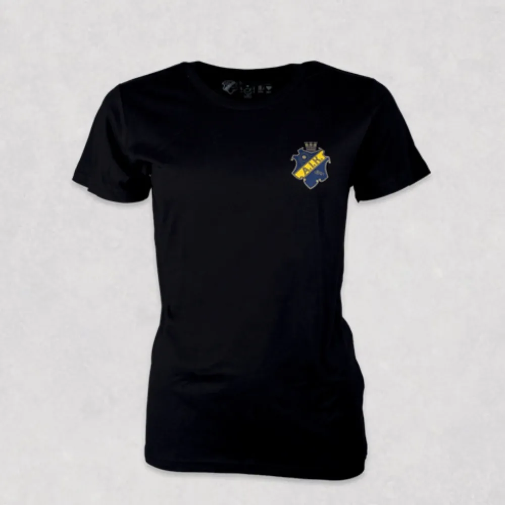 Storlek 146-152, skulle säga att den passar xs, en tight t-shirt från AIK. Det är bara att föreslå pris! . T-shirts.
