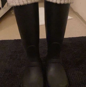 Haunters - Säljer mina haunters och strumporna. Storlek 36 säljer för 550kr