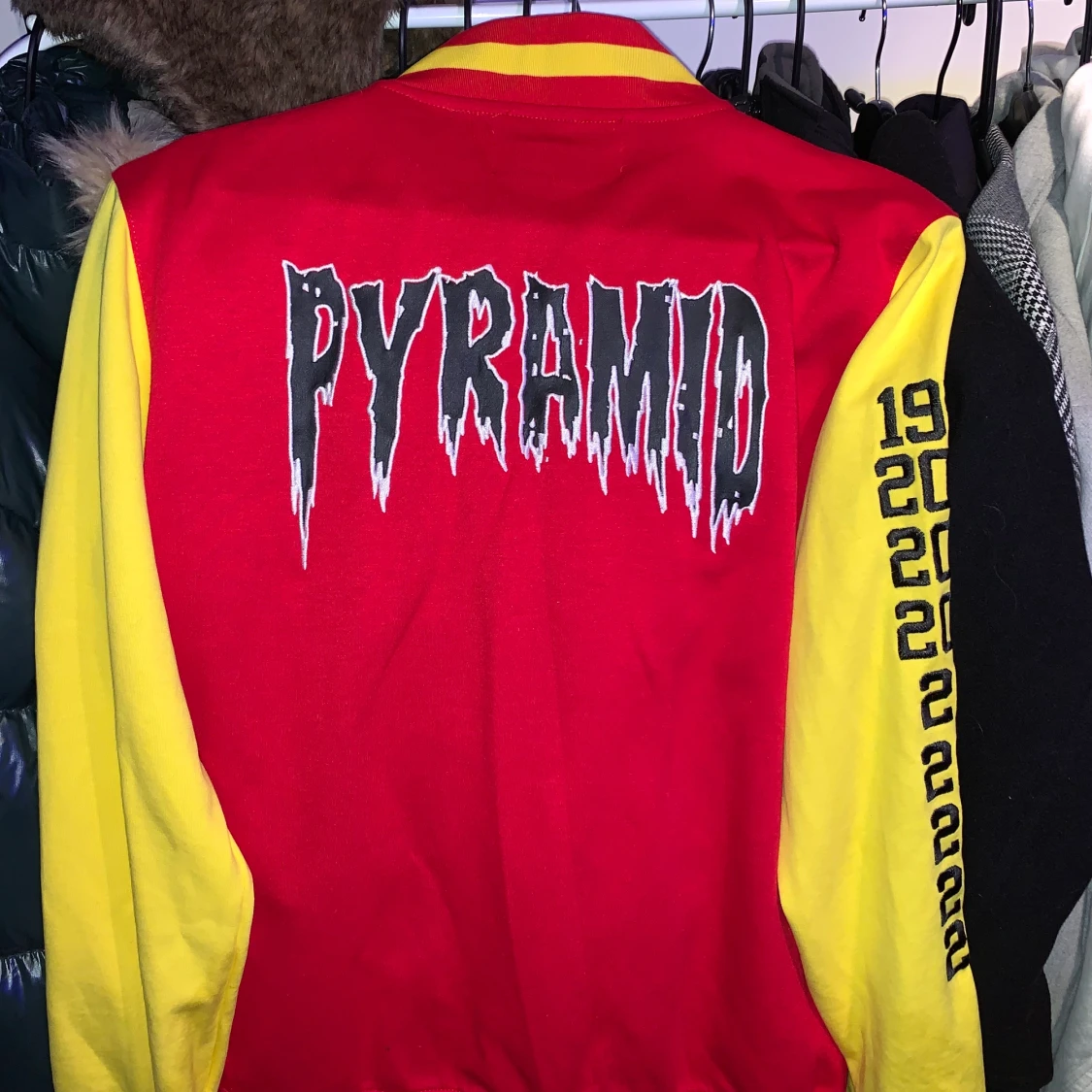 Pyramid jacka - 90