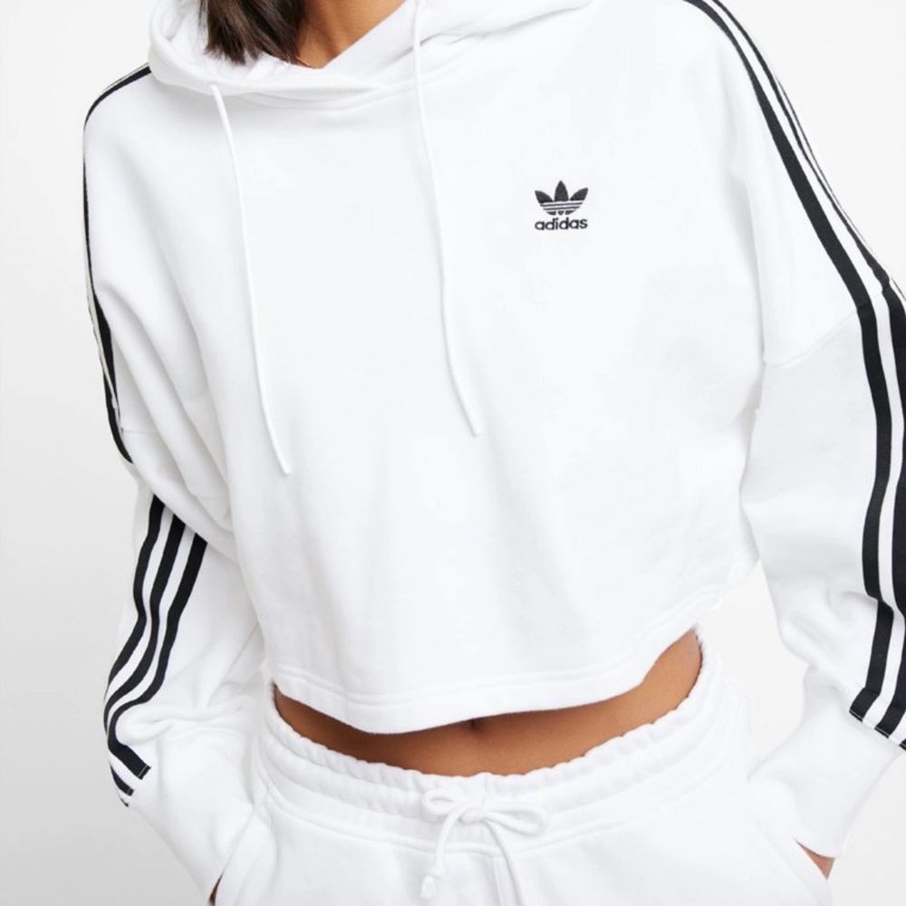 Adidas kort hoodie - Adidas | Plick Second Hand