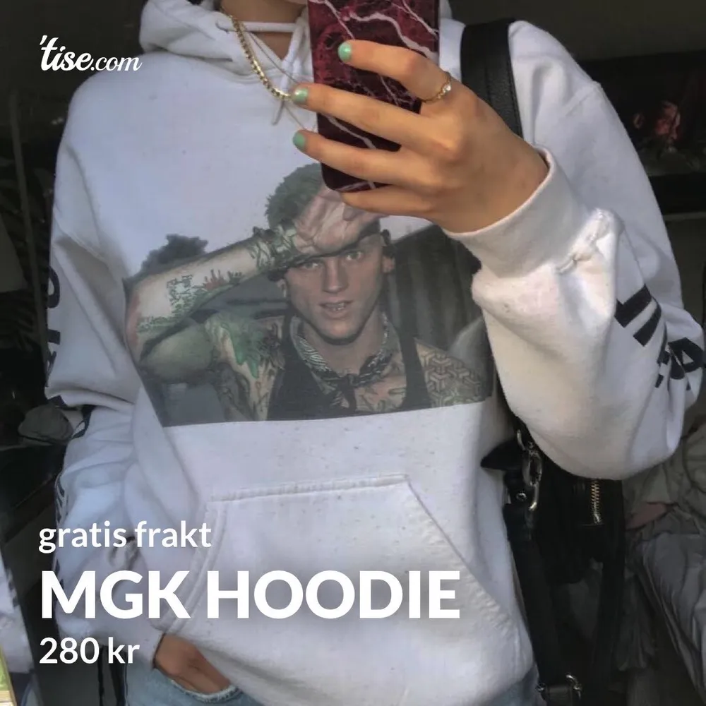 en Machine Gun Kelly hoodie, köpt på hans konsert i Köpenhamn förra året ❤️. Hoodies.