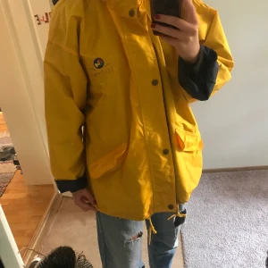 Jacka - Säljer min snygga mysiga höstjacka då den inte kommer till användning längre. Den är i märket Midwest och är köpt på Beyond Retro för några år sedan. Sitter snyggt oversized. Frakt inräknat i priset:)