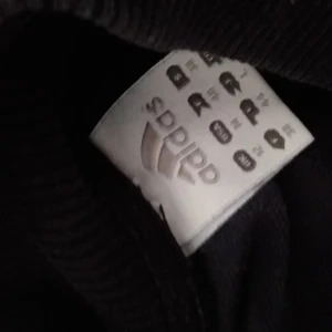 Adidas strlk står på bild - Har använt den några gånger hemma. Flytt nu så säljer d so. Ej snvänds