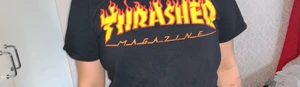 Thrasher- T shirt  - Svart Thrasher t shirt . Använd ett fåtal gånger då jag inte känner att det är min stil längre. Den är äkta och ny priset var 449. ( gratis frakt<3) 