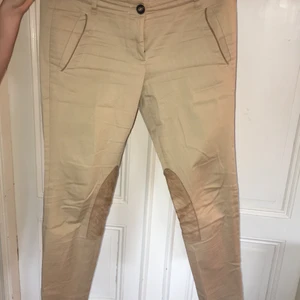 Jodphurs  - Massimo Dutti. Stl 40/30. Lite stretch. Superfina. Knappar vid benslut. Buda gärna!